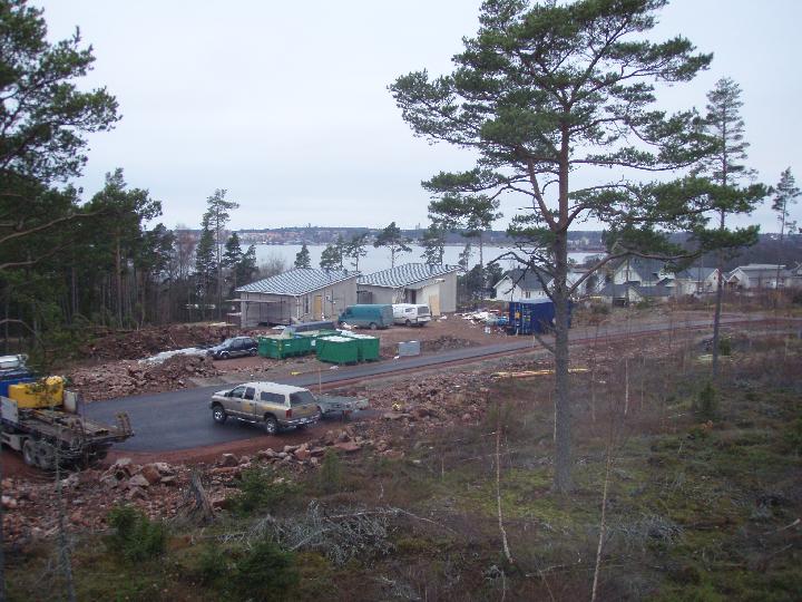 utsikt fran II van i blivande hus till forsaljn. 43118,  6.JPG - utsikt från II våningen i planerad byggnad, skogen till vänster kommer att tas bort